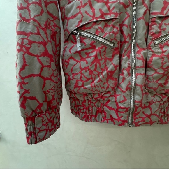 Burton Pink and Gray Ski Jacket - Picture 4 of 16